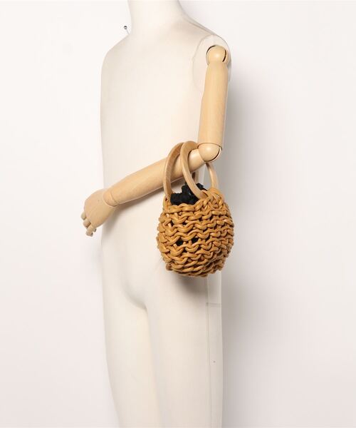 ALIENINA(アリエニーナ)の「【ALIENINA/アリエニーナ】ウッドハンドル ハンド ショルダー コットン ロープバッグ(ハンドバッグ・レディース・ライトグレー/ベージュ/マスタード/チョコ・FREE)」の6枚目の写真