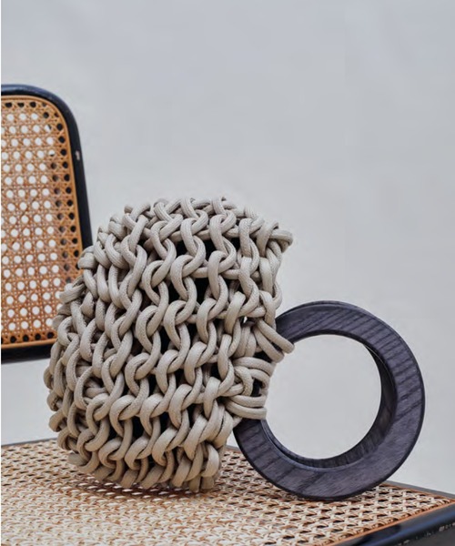 ALIENINA(アリエニーナ)の「【ALIENINA/アリエニーナ】ウッドハンドル ハンド ショルダー コットン ロープバッグ(ハンドバッグ・レディース・ライトグレー/ベージュ/マスタード/チョコ・FREE)」の1枚目の写真