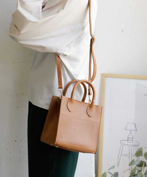 URBAN RESEARCH DOORS（アーバンリサーチドアーズ）の「MARCO BIANCHINI　2way キューブショルダーバッグ（ショルダーバッグ・レディース・ブラック/オフホワイト/ライトブラウン・FREE）」の3枚目の写真