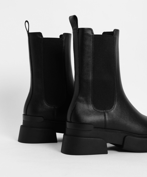 CHARLES & KEITH（チャールズ & キース）の「プラットフォーム チェルシーブーツ / Platform Chelsea Boots（ブーツ・レディース・ブラック/グレー・25cm/25.5cm/23cm/24.5cm/22.5cm/23.5cm）」の7枚目の写真
