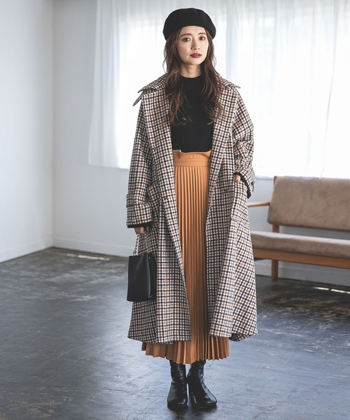 mysty woman（ミスティウーマン）の「ニット×プリーツ切替ワンピース 259252（ワンピース・レディース・ブラック/ベージュ・FREE）」の4枚目の写真