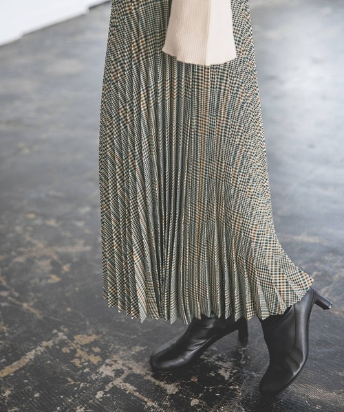 mysty woman（ミスティウーマン）の「ニット×プリーツ切替ワンピース 259252（ワンピース・レディース・ブラック/ベージュ・FREE）」の9枚目の写真