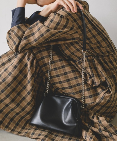 idem（イデム）の「gamaguchi shoulder bag/がま口ショルダーバッグ（ショルダーバッグ・レディース・カーキ/ブルー/キャメル/アイボリー/ベージュ/ブラック/ブラウン・FREE）」の3枚目の写真