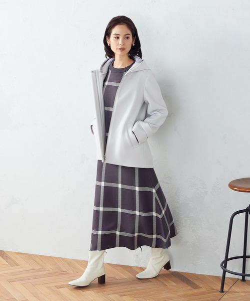 COMME CA ISM(コムサイズム)の「《2WAY》フード付き ショートコート(ノーカラーコート・レディース・サックスブルー/チャコール/アイボリー/モカ・SMALL/MEDIUM/LARGE)」の11枚目の写真