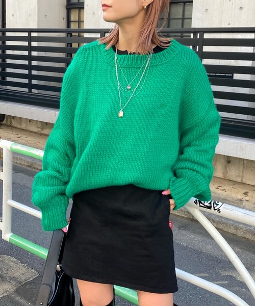 WHO'S WHO gallery（フーズフーギャラリー）の「ロービングカラーニット（ニット/セーター・レディース・パープル/グリーン/ピンク/サックスブルー・FREE）」の2枚目の写真