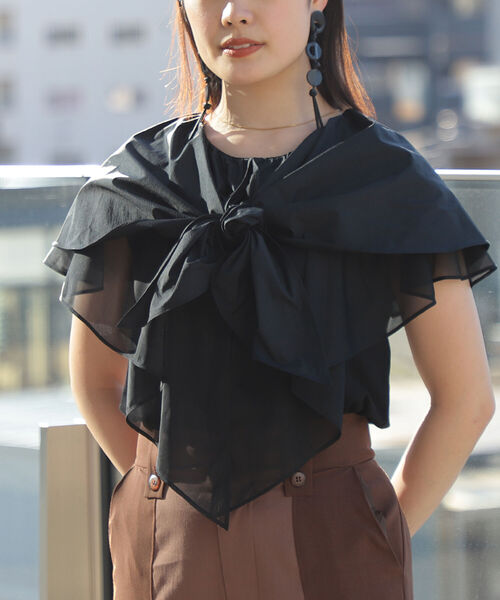 Ray BEAMS(レイビームス)の「RBS / レイヤード ケープカラー Tシャツ(Tシャツ/カットソー・レディース・ホワイト/ブラック・ONE SIZE)」の17枚目の写真