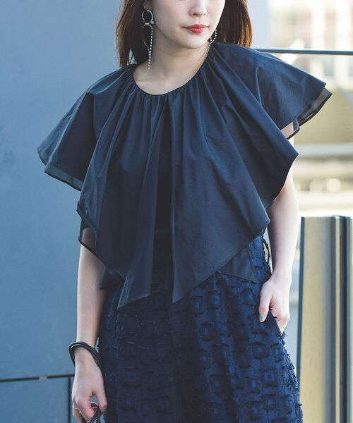 Ray BEAMS(レイビームス)の「RBS / レイヤード ケープカラー Tシャツ(Tシャツ/カットソー・レディース・ホワイト/ブラック・ONE SIZE)」の20枚目の写真