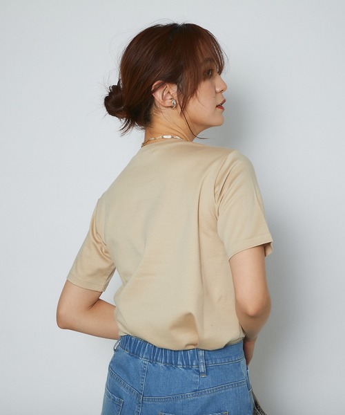 RIVE DROITE(リヴドロワ)の「スーピマコットンクルーネックカットソー(Tシャツ/カットソー・レディース・オフホワイト/ベージュ/ネイビー/ピンク・FREE)」の12枚目の写真