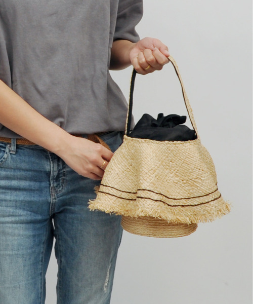 kakatoo（カカトゥ）の「カカトゥ kakatoo / ラフィアラッフルステッチワークワンショルダー（かごバッグ・レディース・ブラック/オレンジ/ブルー/イエロー・FREE）」の2枚目の写真