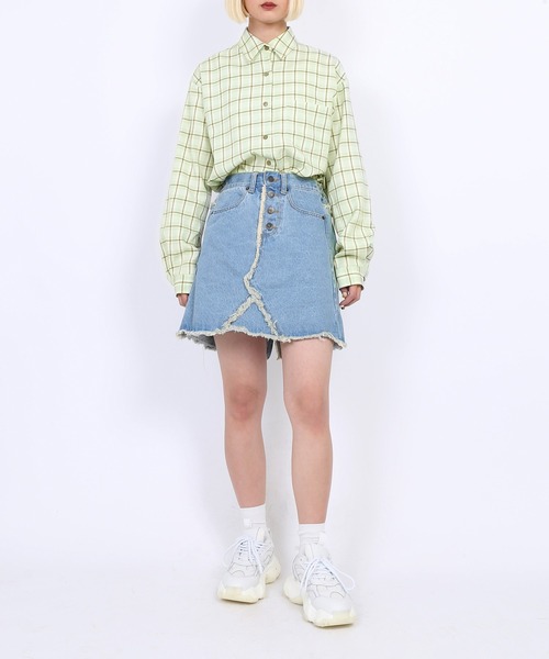 PUNYUS(プニュズ)の「リメイク風デニムミニスカート(デニムスカート・レディース・ブラック/ライトブルー・1/2/3/4)」の4枚目の写真