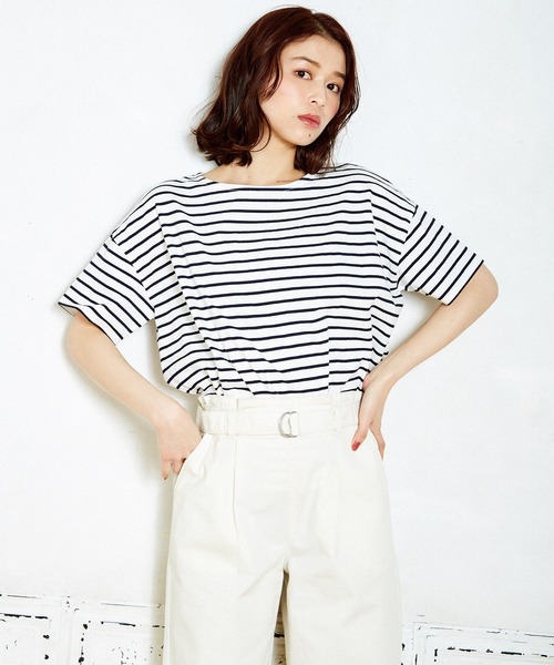 Honeys(ハニーズ)の「ゆるTシャツ(Tシャツ/カットソー・レディース・ブラック/オフホワイト/グリーン/ホワイト×グリーン/ベージュ系その他/ブルー系その他/ホワイト×ネイビー/ホワイト×ピンク・LL/S/M/L)」の3枚目の写真