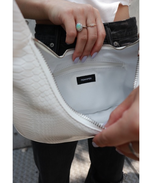 FIG&VIPER(フィグアンドバイパー)の「型押しクロコハンドルBAG(ハンドバッグ・レディース・ブラック/ホワイト/ピンク・FREE)」の10枚目の写真