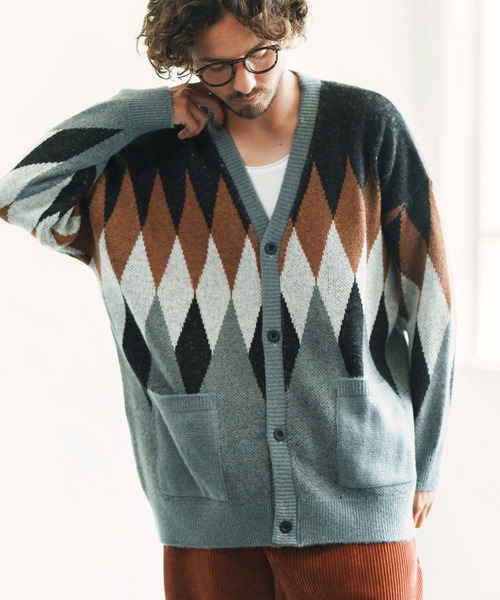 ANGENEHM（アンゲネーム）の「mcg3072- ダイヤ切り替えニット