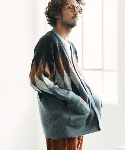 ANGENEHM（アンゲネーム）の「mcg3072- ダイヤ切り替えニット