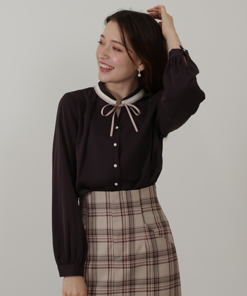 ASTORIA ODIER（アストリアオディール）の「グログランリボン配色ブラウス（シャツ/ブラウス・レディース・ホワイト/ピンクベージュ/ベージュ/ブラウン・MEDIUM/SMALL/LARGE）」の3枚目の写真