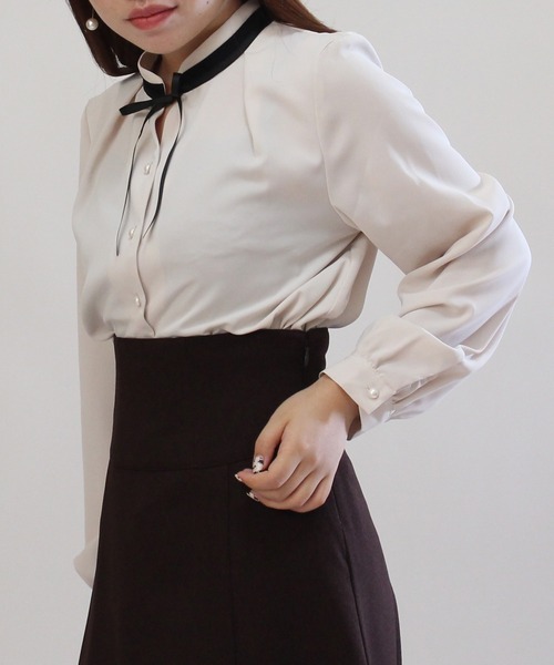 ASTORIA ODIER（アストリアオディール）の「グログランリボン配色ブラウス（シャツ/ブラウス・レディース・ホワイト/ピンクベージュ/ベージュ/ブラウン・MEDIUM/SMALL/LARGE）」の11枚目の写真