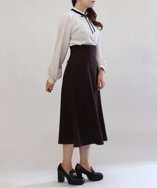 ASTORIA ODIER（アストリアオディール）の「グログランリボン配色ブラウス（シャツ/ブラウス・レディース・ホワイト/ピンクベージュ/ベージュ/ブラウン・MEDIUM/SMALL/LARGE）」の7枚目の写真