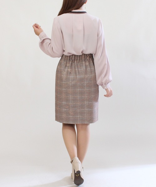 ASTORIA ODIER（アストリアオディール）の「グログランリボン配色ブラウス（シャツ/ブラウス・レディース・ホワイト/ピンクベージュ/ベージュ/ブラウン・MEDIUM/SMALL/LARGE）」の8枚目の写真