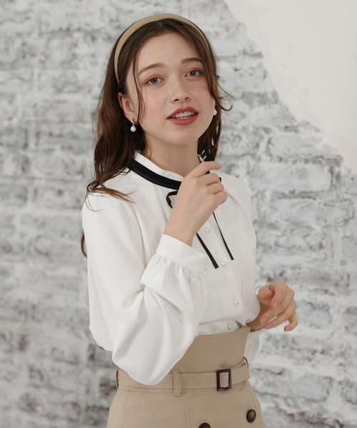 ASTORIA ODIER（アストリアオディール）の「グログランリボン配色ブラウス（シャツ/ブラウス・レディース・ホワイト/ピンクベージュ/ベージュ/ブラウン・MEDIUM/SMALL/LARGE）」の14枚目の写真