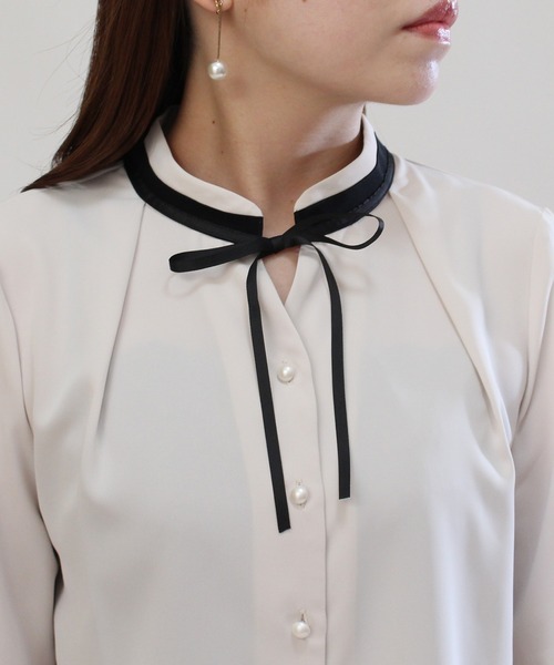 ASTORIA ODIER（アストリアオディール）の「グログランリボン配色ブラウス（シャツ/ブラウス・レディース・ホワイト/ピンクベージュ/ベージュ/ブラウン・MEDIUM/SMALL/LARGE）」の13枚目の写真