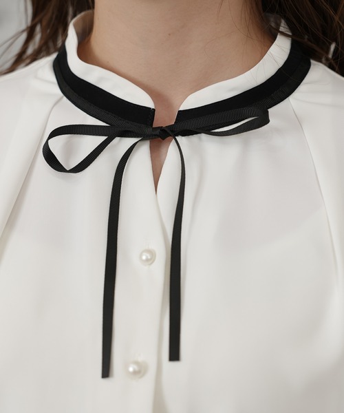 ASTORIA ODIER（アストリアオディール）の「グログランリボン配色ブラウス（シャツ/ブラウス・レディース・ホワイト/ピンクベージュ/ベージュ/ブラウン・MEDIUM/SMALL/LARGE）」の6枚目の写真