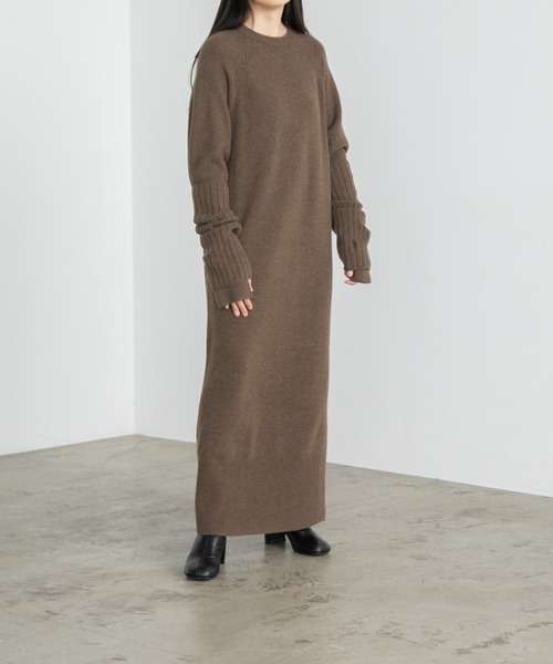 yuw（ユウ）の「アームウォーマーツキニットワンピース　294800（ワンピース・レディース・ブラウン/ブラック/ブルー・FREE）」の20枚目の写真