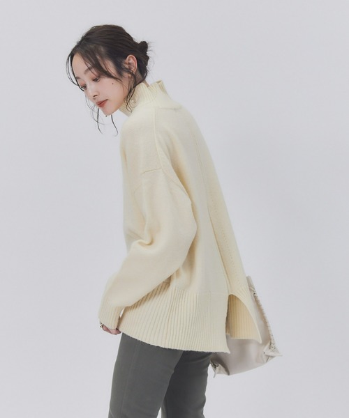 HONEYSUCKLE ROSE(ハニーサックルローズ)の「【HONEYSUCKLE ROSE】バックスリットハイネックニット(ニット/セーター・レディース・キャメル/グリーン/ピンク/オレンジ/オフホワイト/ブラック・M/L)」の2枚目の写真