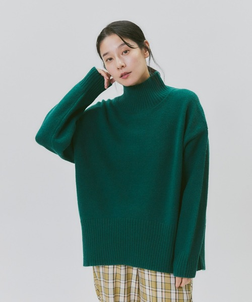 HONEYSUCKLE ROSE(ハニーサックルローズ)の「【HONEYSUCKLE ROSE】バックスリットハイネックニット(ニット/セーター・レディース・キャメル/グリーン/ピンク/オレンジ/オフホワイト/ブラック・M/L)」の1枚目の写真