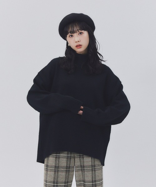 HONEYSUCKLE ROSE(ハニーサックルローズ)の「【HONEYSUCKLE ROSE】バックスリットハイネックニット(ニット/セーター・レディース・キャメル/グリーン/ピンク/オレンジ/オフホワイト/ブラック・M/L)」の3枚目の写真