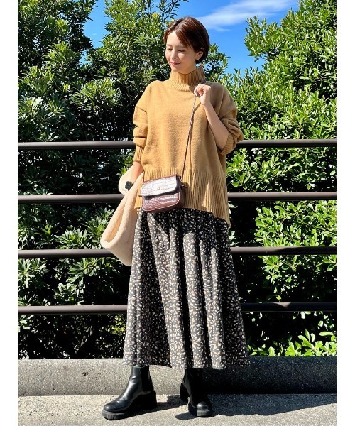 HONEYSUCKLE ROSE(ハニーサックルローズ)の「【HONEYSUCKLE ROSE】バックスリットハイネックニット(ニット/セーター・レディース・キャメル/グリーン/ピンク/オレンジ/オフホワイト/ブラック・M/L)」の22枚目の写真