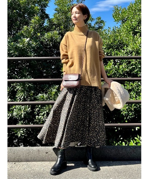 HONEYSUCKLE ROSE(ハニーサックルローズ)の「【HONEYSUCKLE ROSE】バックスリットハイネックニット(ニット/セーター・レディース・キャメル/グリーン/ピンク/オレンジ/オフホワイト/ブラック・M/L)」の21枚目の写真