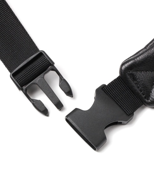 LAKOLE（ラコレ）の「フェイクレザーボディバッグ / 162555（ボディバッグ/ウエストポーチ・メンズ・ホワイト/ブラック・FREE）」の13枚目の写真