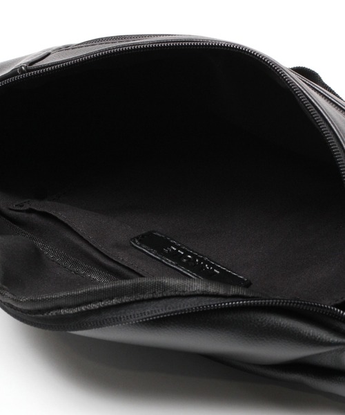 LAKOLE（ラコレ）の「フェイクレザーボディバッグ / 162555（ボディバッグ/ウエストポーチ・メンズ・ホワイト/ブラック・FREE）」の15枚目の写真