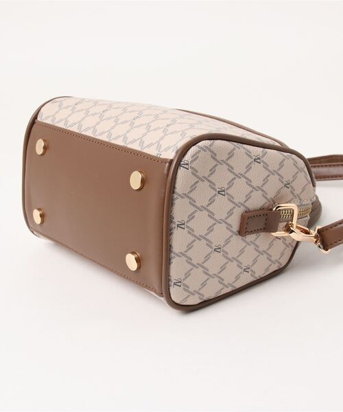 AZUL by moussy（アズールバイマウジー）の「MONOGRAM MINI BOSTON BAG/モノグラムミニボストンバッグ（ショルダーバッグ・レディース・ライトベージュ/ブラウン/ブラック・FREE）」の4枚目の写真