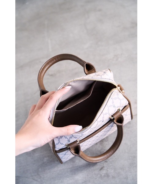 AZUL by moussy（アズールバイマウジー）の「MONOGRAM MINI BOSTON BAG/モノグラムミニボストンバッグ（ショルダーバッグ・レディース・ライトベージュ/ブラウン/ブラック・FREE）」の18枚目の写真