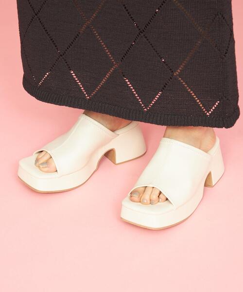 CITEN（シテン）の「＜CITEN＞バルキー ミュール サンダル（サンダル・レディース・ブラック/オフホワイト・23cm/23.5cm/24cm/24.5cm）」の2枚目の写真