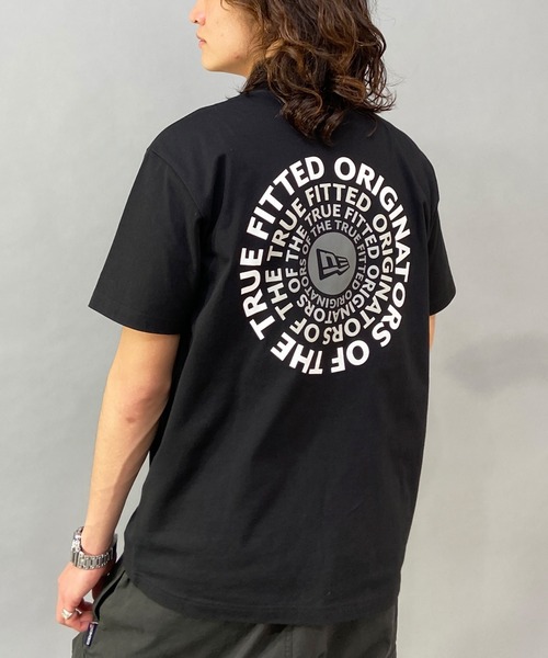 NEW ERA（ニューエラ）の「NEW ERA/ニューエラ  ORIGINATORS ルーズシルエット クルーネックTシャツ/バックプリントTシャツ/半袖Tシャツ 13516762/13516765/13516764（Tシャツ/カットソー・メンズ・グリーン系その他/ブラック×ホワイト/ホワイト×ブラック・M/L/XL/XXL）」の3枚目の写真