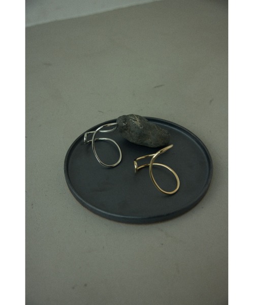 BLACK BY MOUSSY(ブラックバイマウジー)の「carving bangle(カービングバングル)(バングル/リストバンド・レディース・シルバー/ゴールド・FREE)」の6枚目の写真