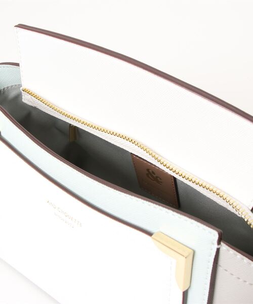 & chouette(アンドシュエット)の「オリジナルコーナー金具ショルダーバッグ(ショルダーバッグ・レディース・ミント/ホワイト/ピンク/ブラウン・FREE)」の6枚目の写真