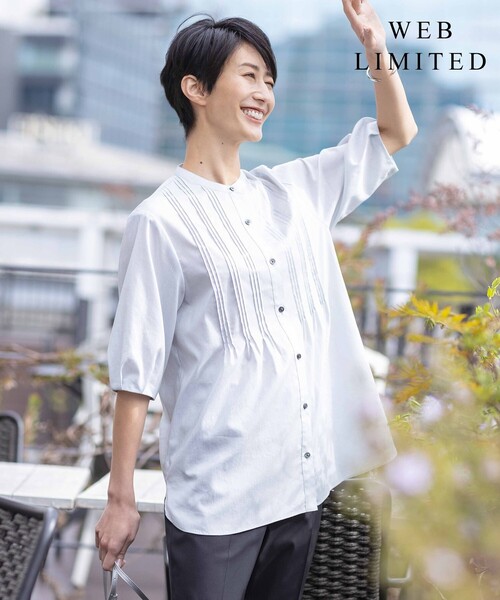 J.PRESS Ladies(J.プレス レディス)の「【WEB限定・洗える】ラミーポプリン ピンタック ブラウス(シャツ/ブラウス・レディース・ライトグレー系/ベージュ系/ネイビー系・XS)」の2枚目の写真