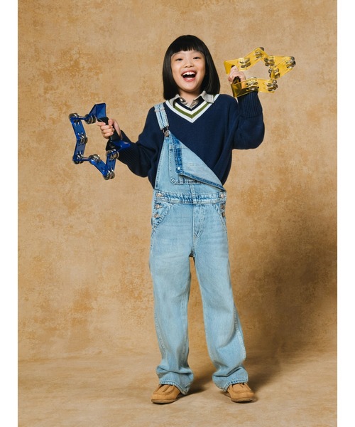 GAP（ギャップ）の「ウォッシュウェル デニムオーバーオール (キッズ)（サロペット/オーバーオール・キッズ・ライトインディゴブルー・130cm/140cm/110cm/160cm/150cm/120cm）」の3枚目の写真
