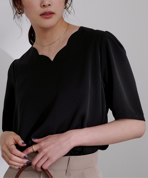 UR'S（ユアーズ）の「Vネックスカラップタックスリーブトップス（Tシャツ/カットソー・レディース・ホワイト/ブラック/ブラック系その他・S/M/L）」の7枚目の写真
