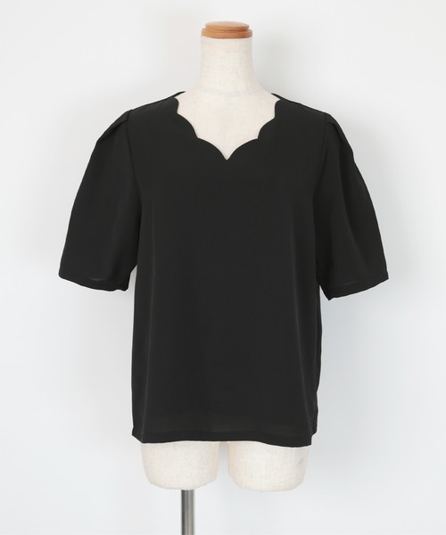 UR'S（ユアーズ）の「Vネックスカラップタックスリーブトップス（Tシャツ/カットソー・レディース・ホワイト/ブラック/ブラック系その他・S/M/L）」の8枚目の写真