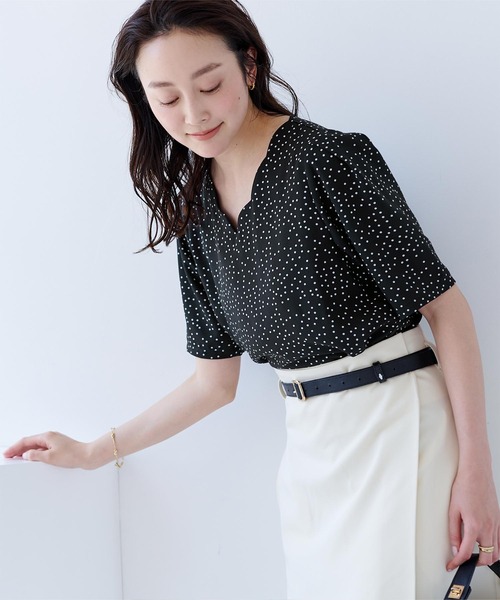 UR'S（ユアーズ）の「Vネックスカラップタックスリーブトップス（Tシャツ/カットソー・レディース・ホワイト/ブラック/ブラック系その他・S/M/L）」の18枚目の写真