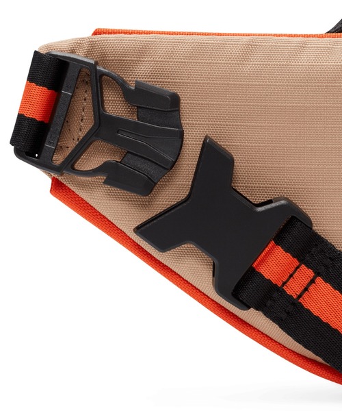 NIKE(ナイキ)の「NIKE HERITAGE RETRO FANNY PAC DR6266-200(ボディバッグ/ウエストポーチ・メンズ・ベージュ・ONE SIZE)」の7枚目の写真