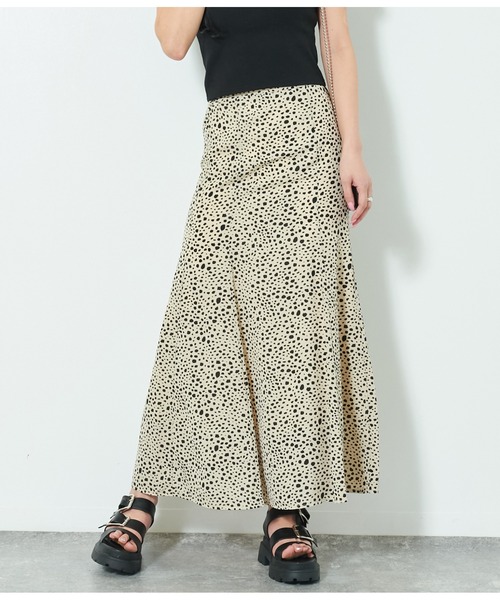 ANAP(アナップ)の「ダルメシアン柄マーメイドスカート(スカート・レディース・ブラック/ブルー/アイボリー・FREE)」の2枚目の写真