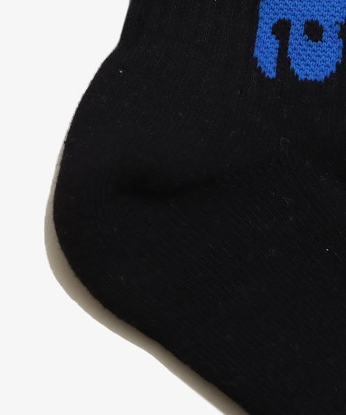 atmos（アトモス）の「atmos JACQUARD LOGO SOCKS 2（ソックス/靴下・メンズ・グレー/ブラック/ホワイト×ブルー・26-28cm）」の5枚目の写真