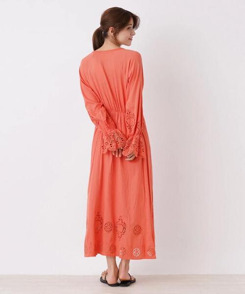 Brahmin（ブラーミン）の「【BRAHMIN】カットワーク刺繍ワンピース（ワンピース・レディース・オフホワイト/オレンジ系その他・2）」の22枚目の写真