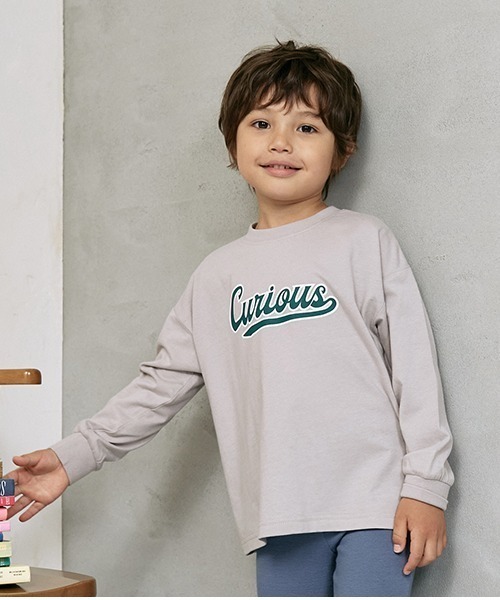 b・ROOM(ビールーム)の「【型崩れしないやわらかコットン】アソートロゴTシャツ(Tシャツ/カットソー・キッズ・アイボリー/グレイッシュベージュ/モスグリーン/ネイビー/マスタード/チャコール・100cm/110cm/120cm/130cm/140cm/150cm)」の1枚目の写真