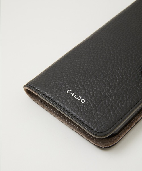 【美品】CALDO CROSSOVER レザー iPhone13 ケース CALDO（カルド）の「CALDOTOKYO JAPAN カルドCROSSOVER IPHONE CASE